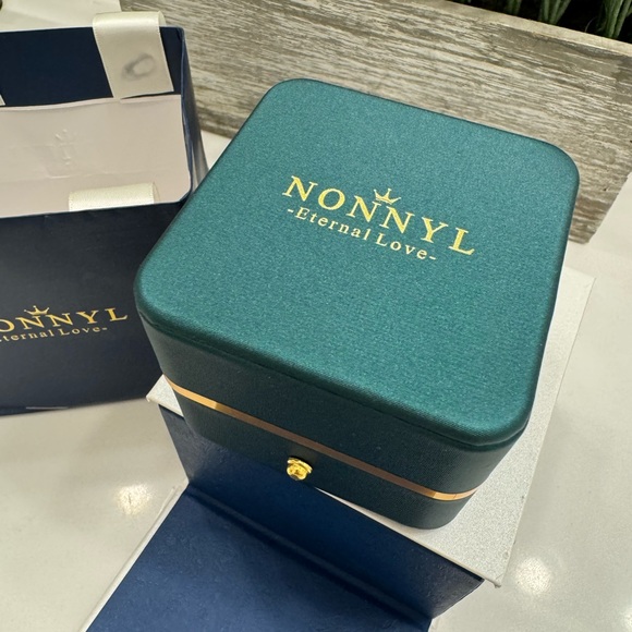 NWOT Black Pearl Necklace - Picture 5 of 6